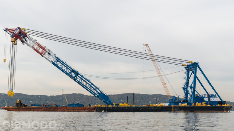 Illustration for article titled I Lift NY: Meet the Floating Super-Crane Building the Tappan Zee Bridge